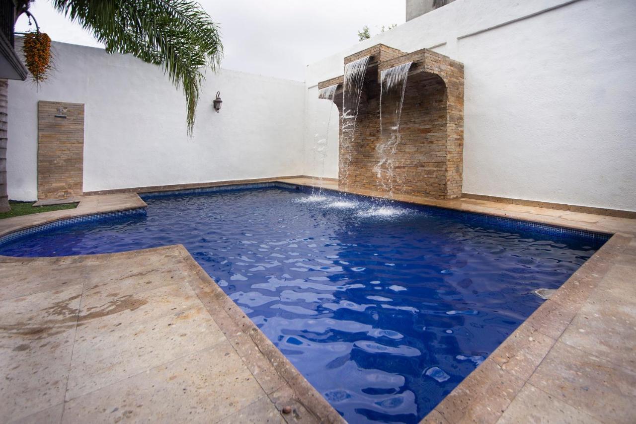 מונטריי Hotel Mahu מראה חיצוני תמונה